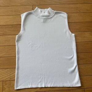 90s White Sleeveless Mock Neck Knit Top